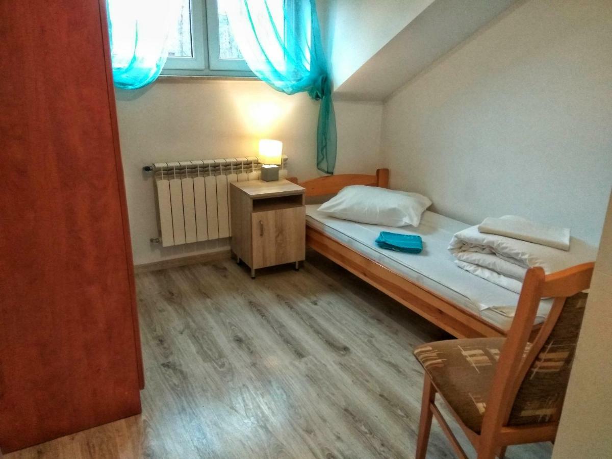 Pokoje Na Wiejskiej Naleczow Exterior photo