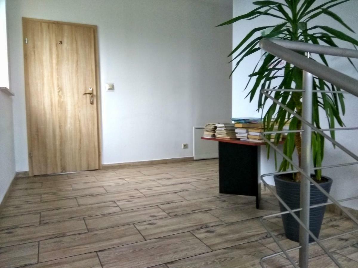 Pokoje Na Wiejskiej Naleczow Exterior photo